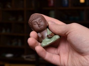 Будда с пиалой чая, керамика и глазурь