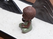 Будда с пиалой чая, керамика и глазурь
